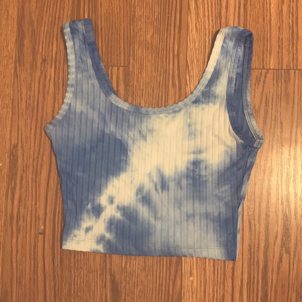 crop tank top tie-die blue and white